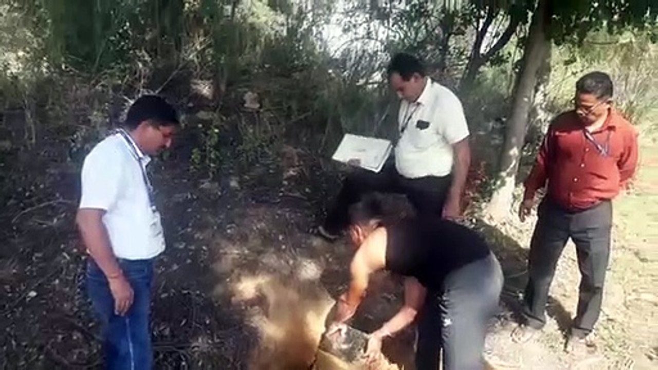 दुकानदार बेच रहे खराब मिठाई, 25 किलो मिल्क केक...