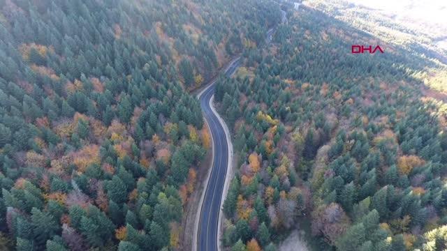 KÖY YOLLARININ ASFALTLANMASINI MEHTER TAKIMIYLA KUTLADILAR