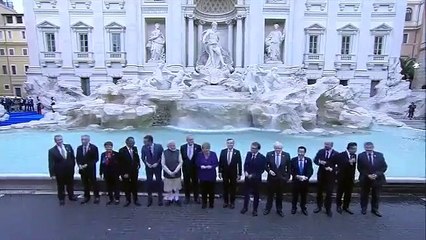 Geleneğe uyan G20 liderleri Roma'da Aşk Çeşmesi'ne bozuk para attı