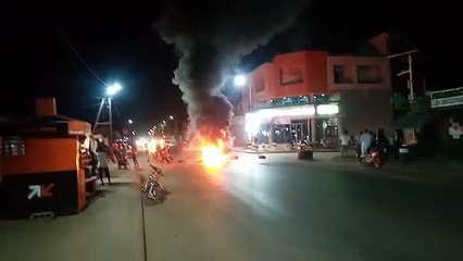 Kaolack : Des proches de Mariama Sarr brûlent des pneus pour protester