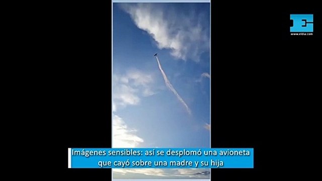 Imágenes sensibles: así se desplomó una avioneta que cayó sobre una madre y su hija