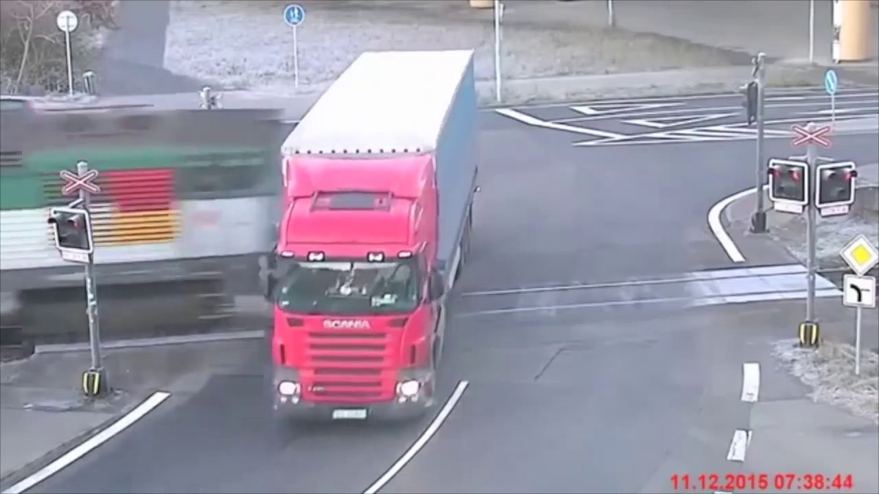 TRAIN CRASHES  THOMAS TRAIN COMPILATION