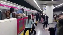 ext- hombre vestido de Joker de 24 años apuñaló a 17 personas en un tren en tokio-311021