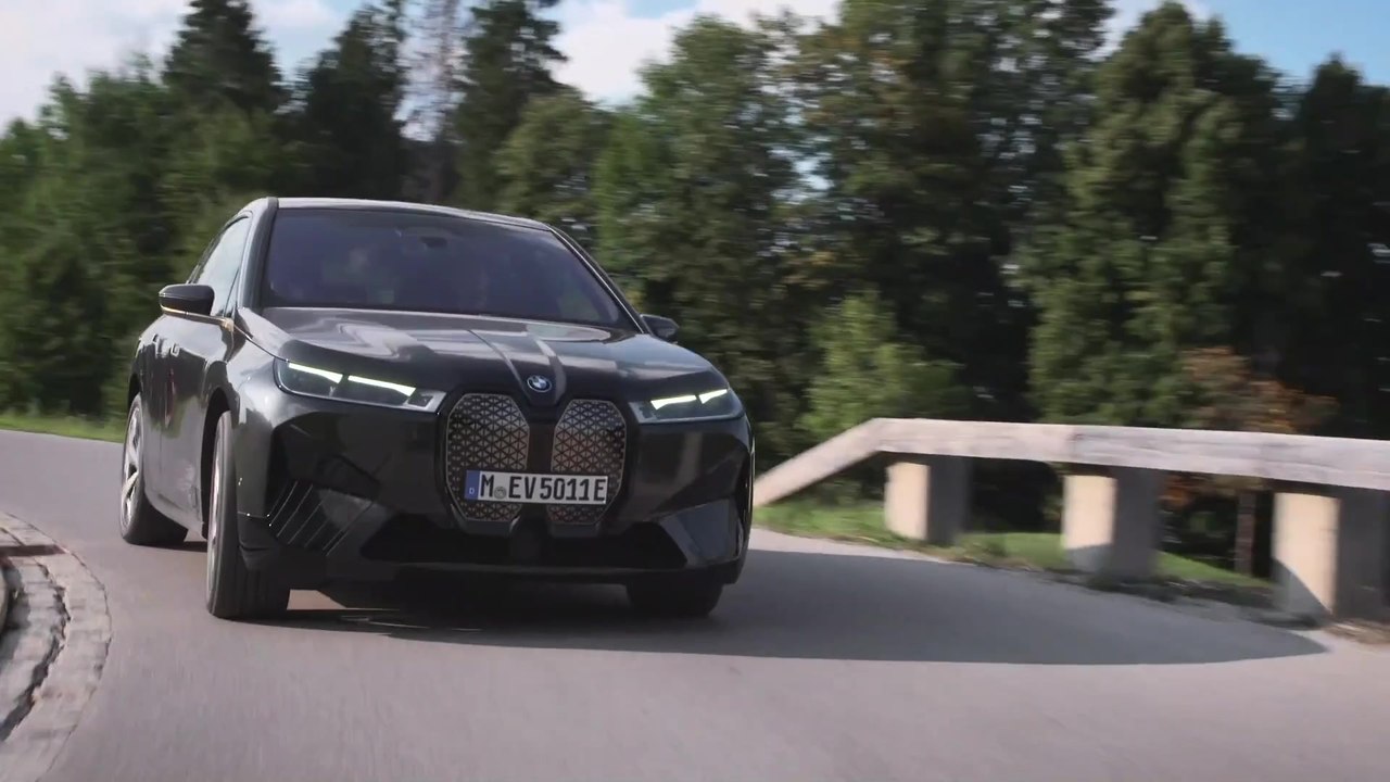 BMW iX - Elektrischer Allradantrieb, perfekt ausbalancierte Fahreigenschaften