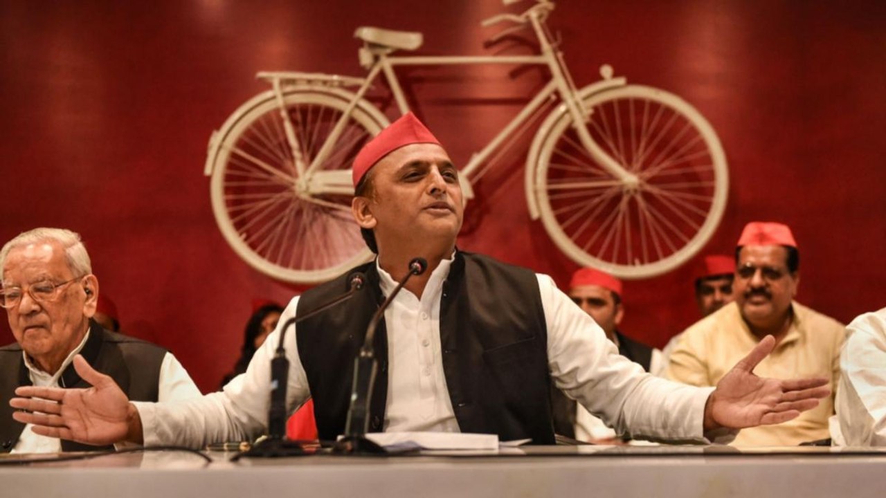 Akhilesh Yadav equates Jinnah with Patel, Gandhi & Nehru