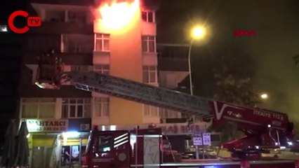 Oturduğu evi ateşe verdi, balkona çıkıp yangını seyretti