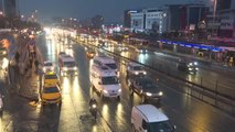 Haftanın ilk iş gününde trafik yoğunluğu yaşanıyor