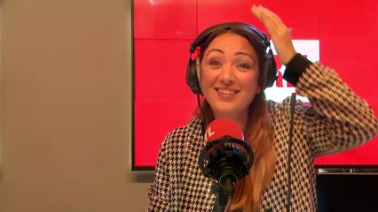 Le cambrioleur revient parce qu'il avait oublié son écharpe sur le canapé du salon