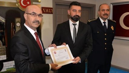 Uyuşturucu ile mücadelede başarı belgesi verilen narkotik polisi, 24 kilo eroinle yakalandı