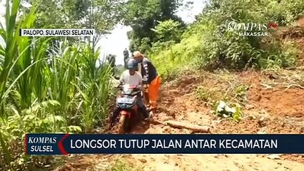 Longsor Tutup Jalan Antar Kecamatan