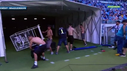 L'effrayant envahissement de terrain des supporters du Gremio