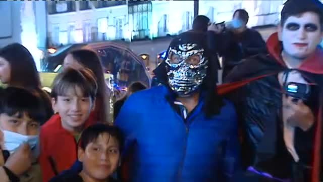 Madrid desempolva sus disfraces más terroríficos para celebrar Halloween como antes