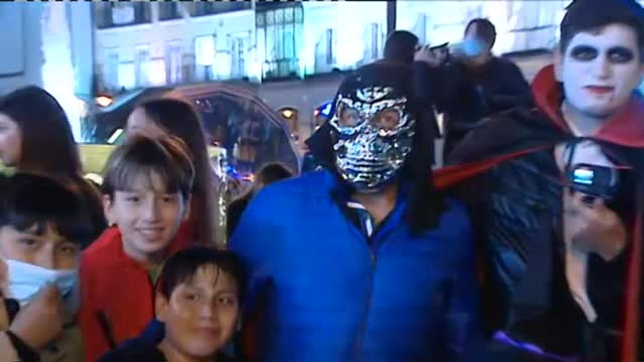 Madrid desempolva sus disfraces más terroríficos para celebrar Halloween como antes