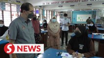 Dr Mah impressed with inoculation rates of students and teachers in Melaka