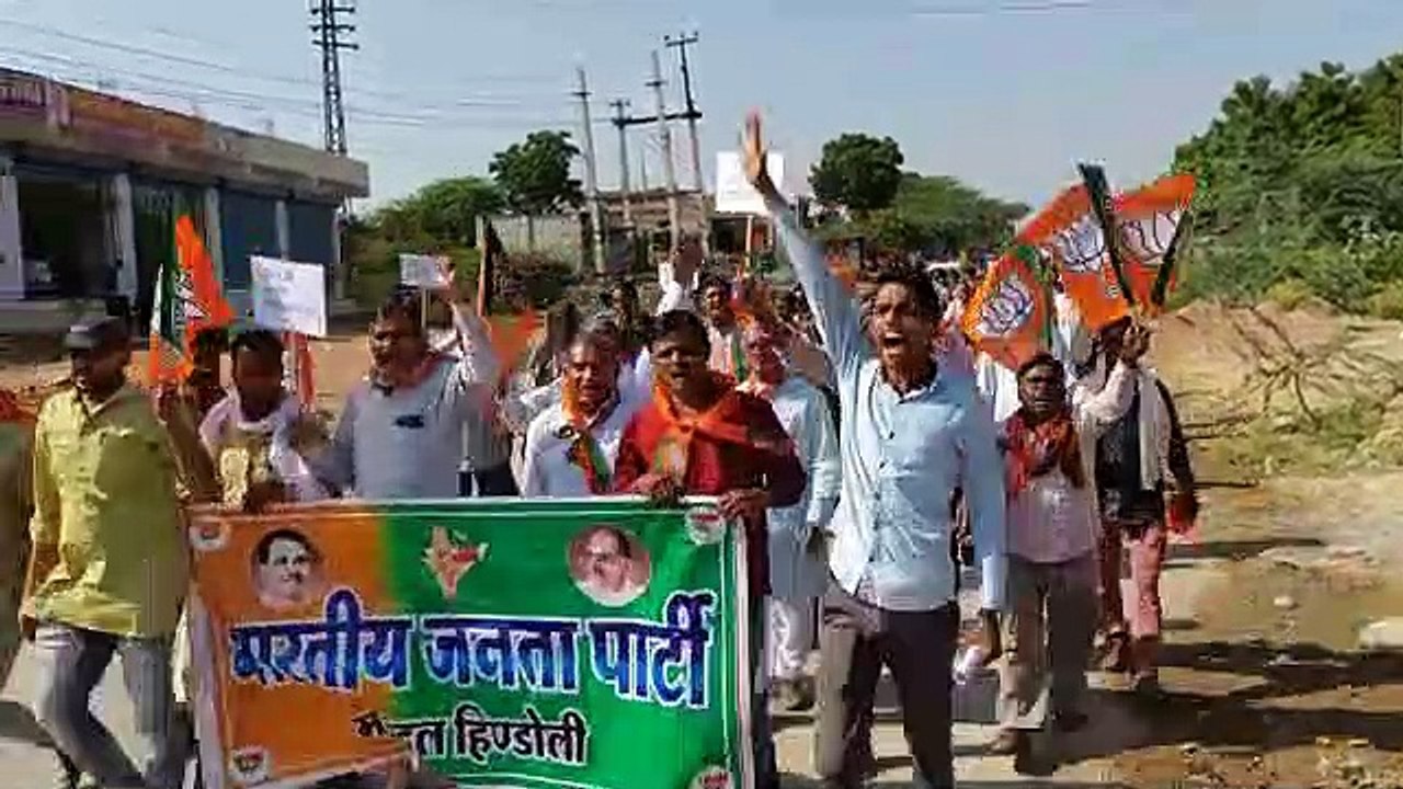 भाजपा कार्यकर्ताओं ने उपखंड अधिकारी कार्यालय के बाहर किया  प्रदर्शन
