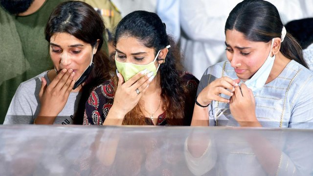 Fans mourn actor Puneeth Rajkumar’s death in Bengaluru