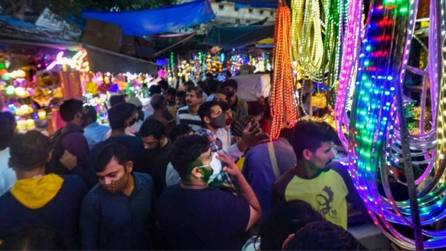 Delhi markets crowded ahead of Diwali, Covid rules toss away