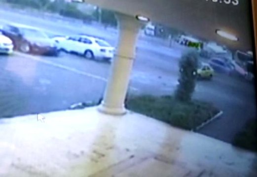 Son dakika haberleri: Bingöl'deki 3 kişinin yaralandığı trafik kazası güvenlik kamerasına yansıdı