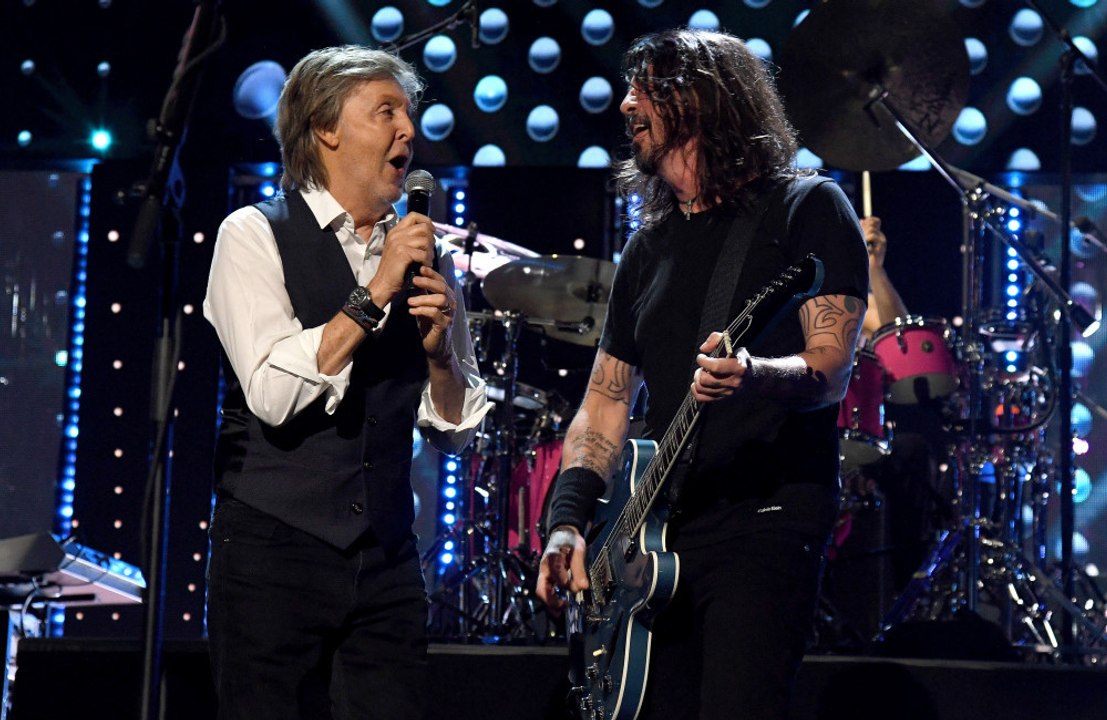 ポール・マッカートニー、「ロックの殿堂」でフー・ファイターズと共演