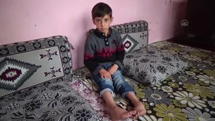 Yürümekte güçlük çeken çocuğa protez ayakkabı desteği