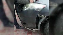 Aracın motoruna sıkışan yavru kedi 2 saat süren çalışma ile çıkartıldı