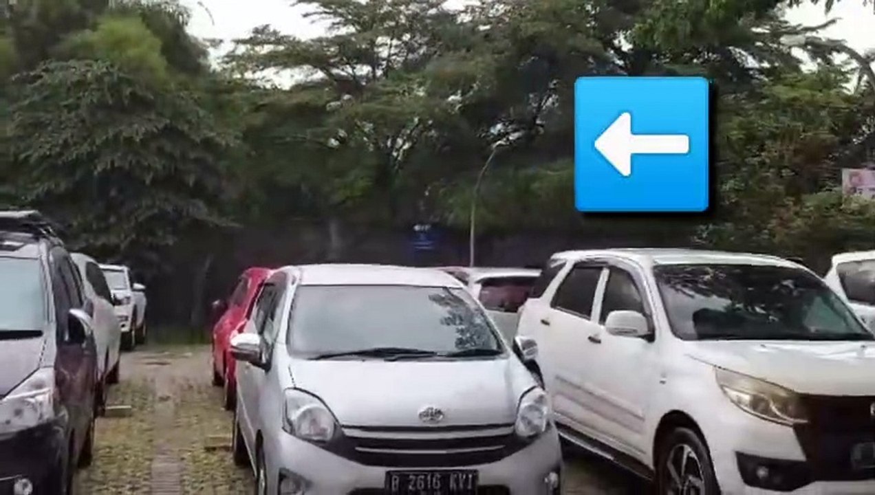 VIRAL !! FENOMENA ALAM ANEH HUJAN TURUN MENGGUYUR  SATU MOBIL