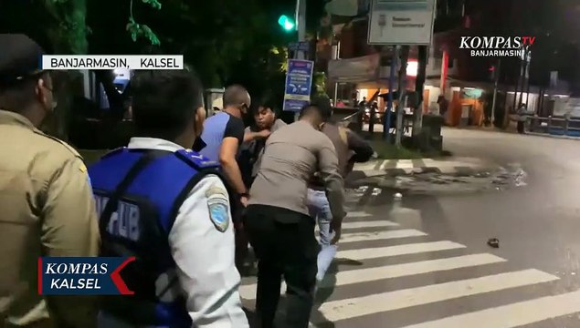 Ricuh Pembongkaran Baliho di Banjarmasin, Satpol PP Ribut dengan Pemilik