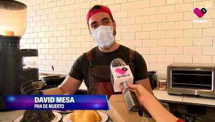 Pan de muerto con cubierta, relleno y hasta color negro