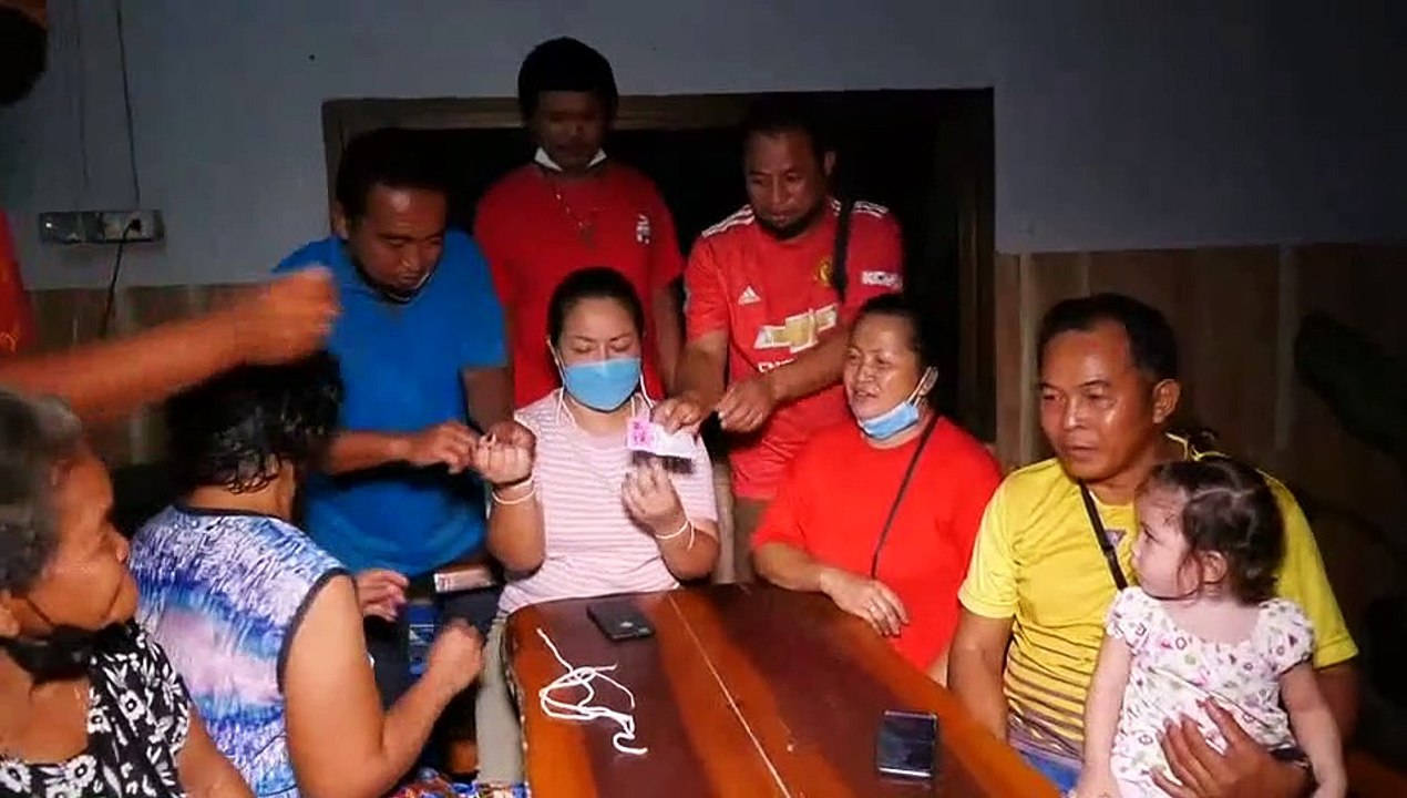 ศรีสะเกษ แม่ค้าขนมหวานขุนหาญโชคดีถูกรางวัลที่ 1 รับเงิน 12 ล้านบาท