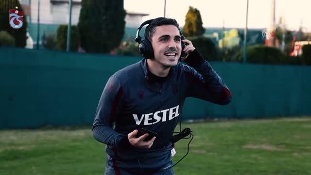 Trabzonsporlu Abdülkadir Ömür ve Siopis'in, Haykırsam sesimi duyar mısın? etkinliğindeki eğlenceli anları