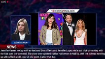 Jennifer Garner Joins Ex Ben Affleck and Jennifer Lopez While Trick-or-Treating with Kids in M - 1br