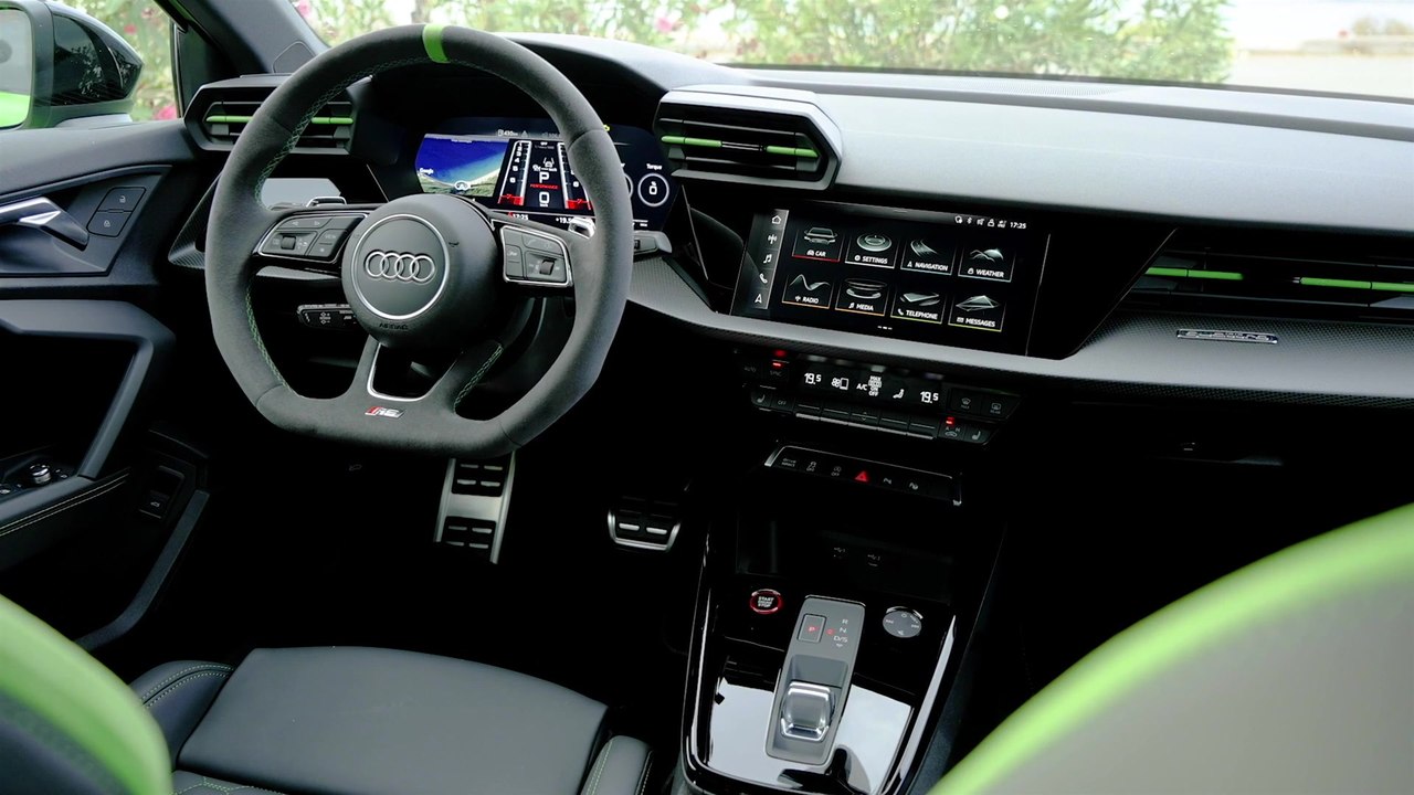 Audi RS 3 Sportback und RS 3 Limousine - Der Innenraum - sportlich und digital