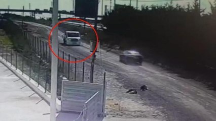 BÜYÜKÇEKMECE'DE 200 BİN LİRALIK HURDA OTOMOBİL PARÇASI ÇALDILAR