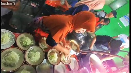BUSYEET, GEDE BENER. Sate kambing segede gaban