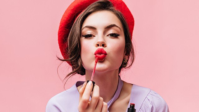 3 Tips Memakai Lipstik Cair agar Rapi dan Merata