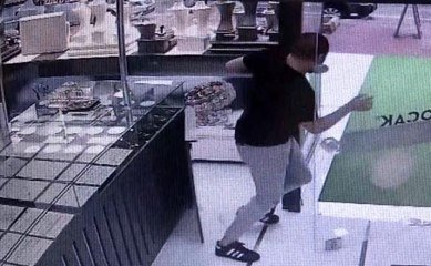 İmitasyon bileziği kuyumcuya satmaya çalıştı, gerçek ortaya çıkınca böyle kaçtı