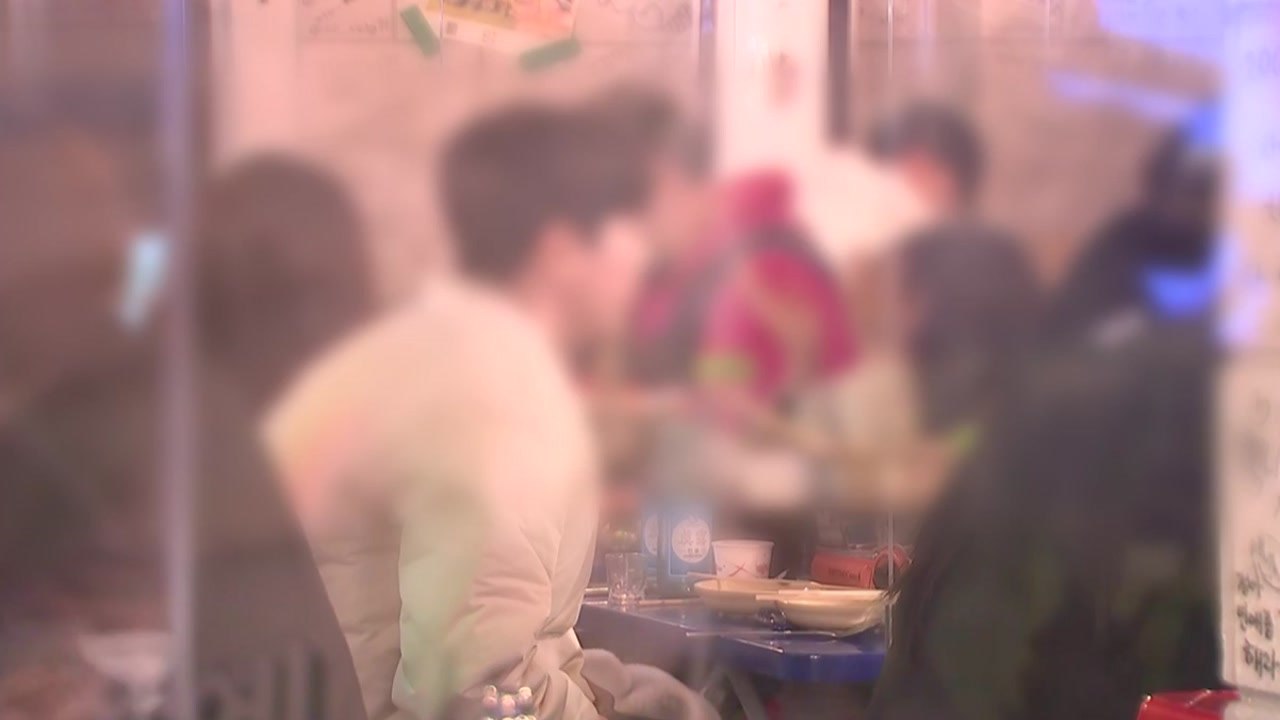 [뉴스큐] 단계적 일상 회복 '첫날'..."밝은 표정의 손님들로 북적" / YTN