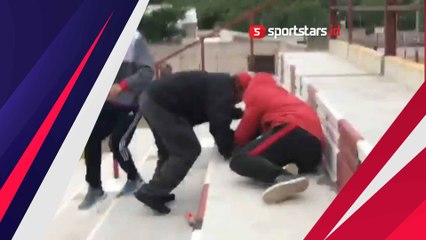 Ngeri! Pelatih Klub Divisi 3 Argentina Ditembak Fans di Stadion
