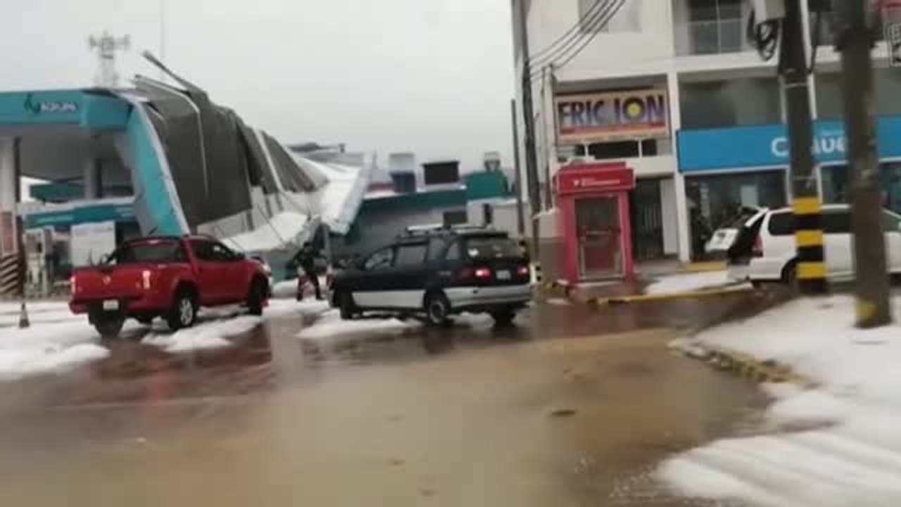 Una espectacular granizada colapsa las calles de una ciudad boliviana