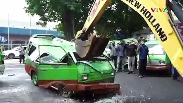 Ratusan Angkot Resmi Dihancurkan Pemkot Bogor, Ini Gantinya!