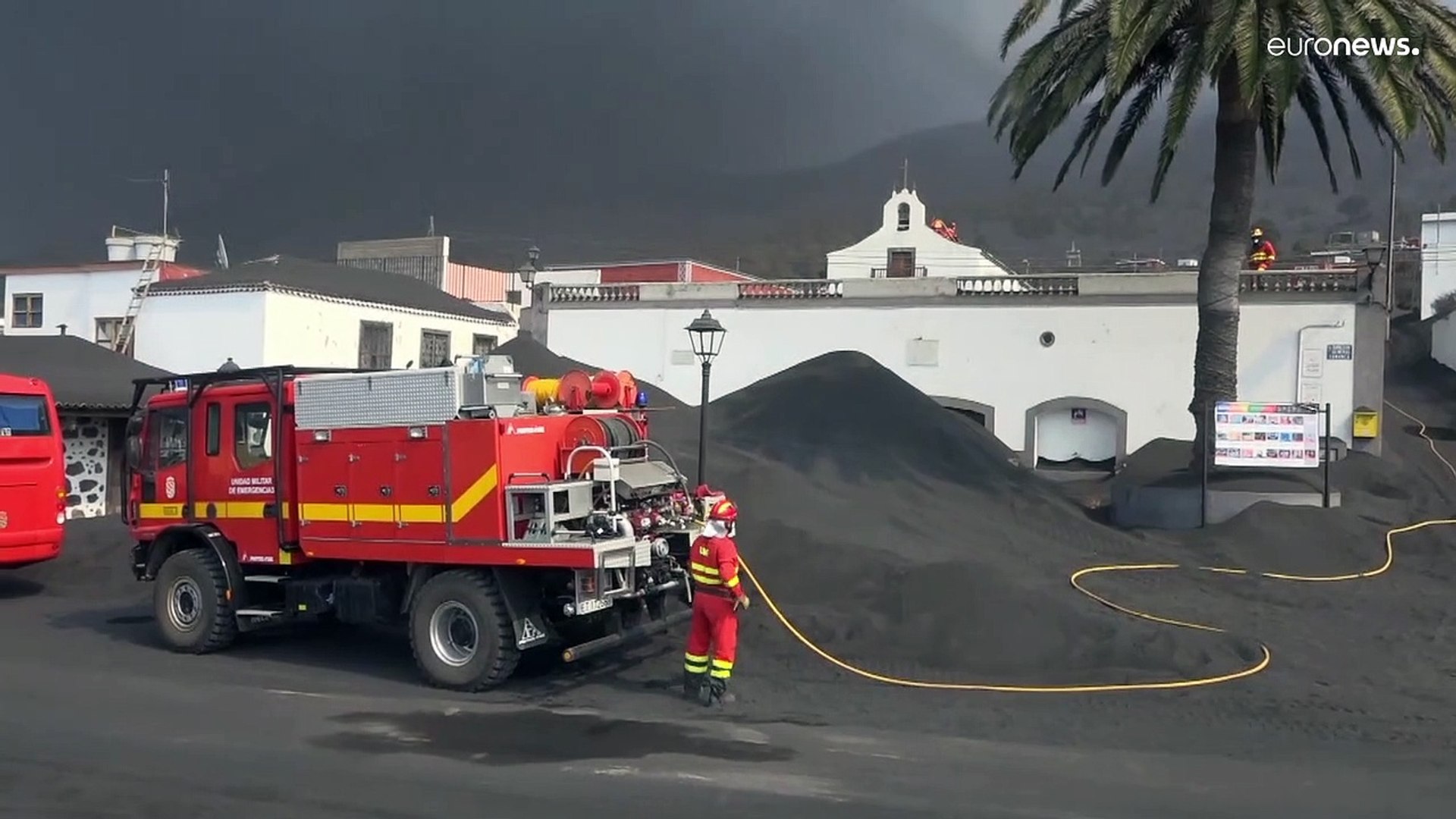 La "nieve negra" se apodera de la isla española de La Palma - Vídeo  Dailymotion