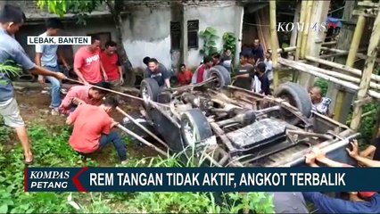 Sopir Angkot Lupa Pakai Rem Tangan Saat Isi Bensin, Mobil Terjun ke Rumah Warga