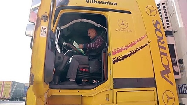 تجار أوزبك ينتقدون تباطؤ التجارة مع أفغانستان منذ عودة طالبان للحكم