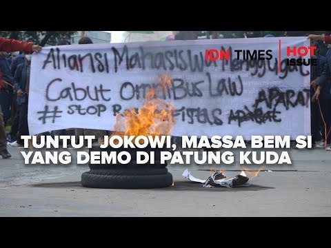 Tuntut Jokowi, Massa BEM SI yang Demo di Patung Kuda Berkerumun!
