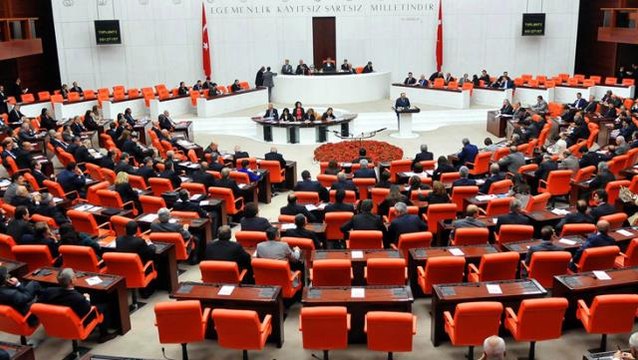 AK Parti 5. yargı paketini Meclis'e sundu! 54 maddeden oluşan teklifle icrayla çocuk almak tarihe kavuşacak