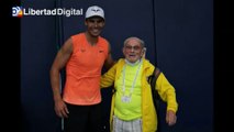 Rafa Nadal juega con el tenista más viejo del mundo