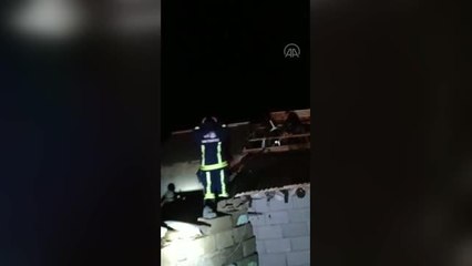 Ahır çatısında çıkan yangın kontrol altına alındı