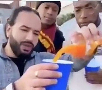 Un tour de magie de rue bien drole