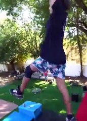 Son saut en trampoline aurait pu se terminer en drame... chanceuse