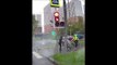 Un cycliste percute une poussette sur un passage piétons !